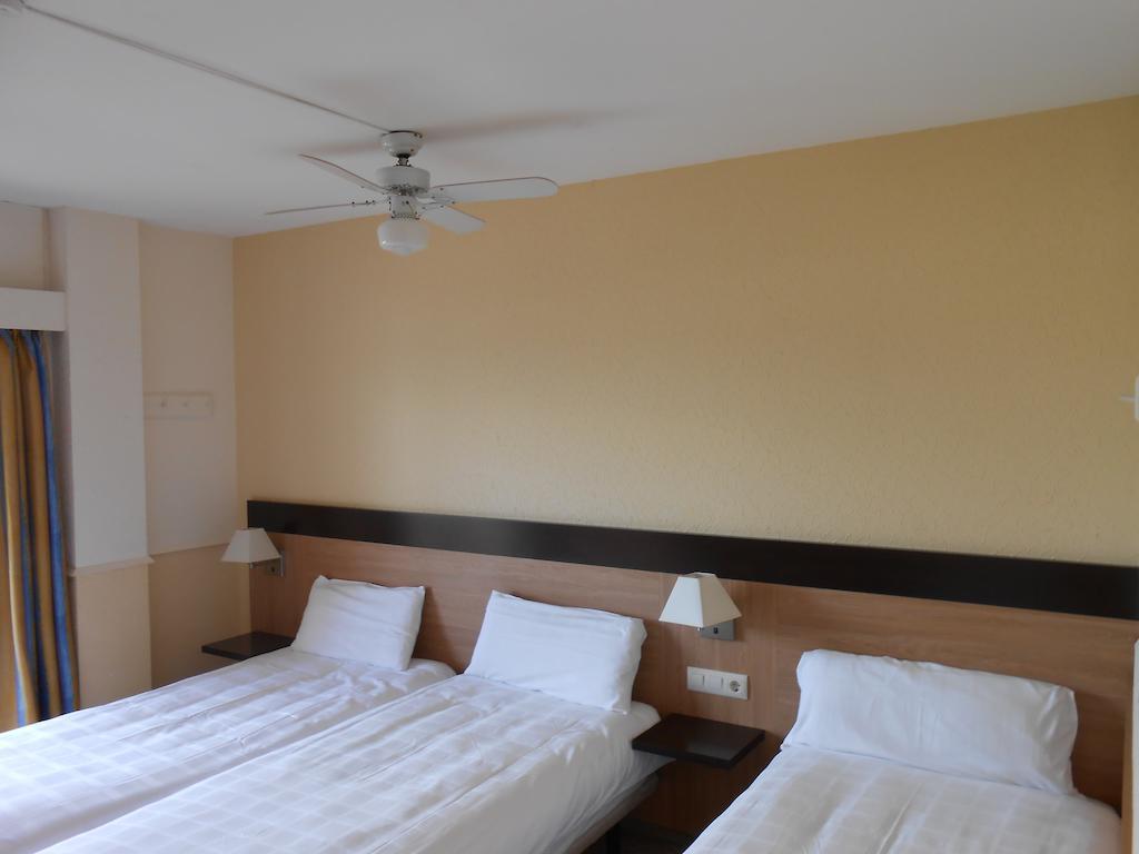 Hotel Marbella Roses Dış mekan fotoğraf